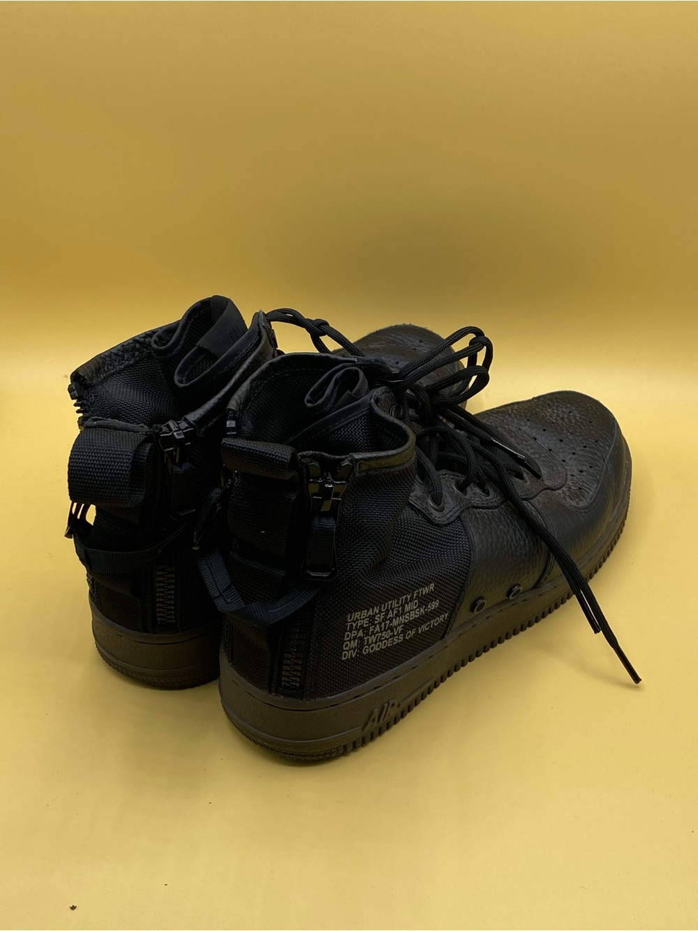 Nike Black High-Top Tactical Sneakers with Lace-Up Front - Picture 4 of 4